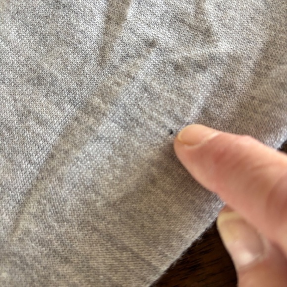 Club Monaco Zaydie 100% wool v-neck colour block sleeves sweater size L - Picture 12 of 12